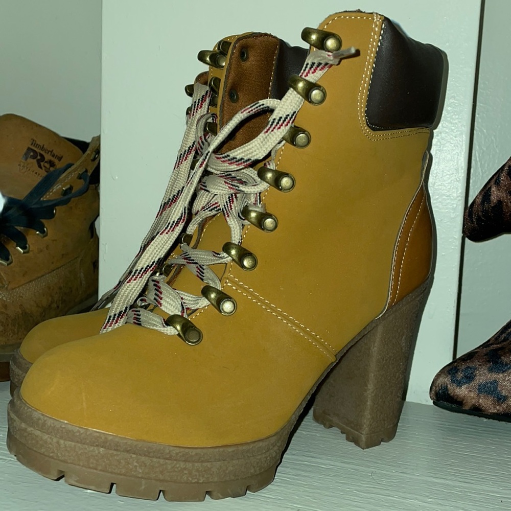 High heel boots